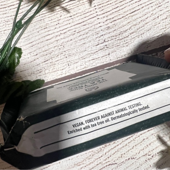 The Body Shop Tea Tree Purifying Soap - Picture 4 of 7
